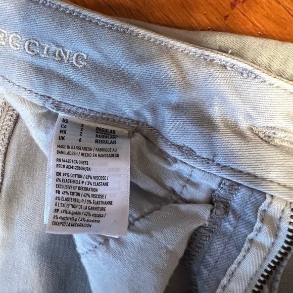 EUC AEO Light Ripped Super Stretch Jeggings Sz 2 Regular - Picture 4 of 6